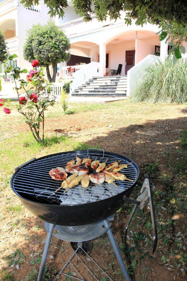 Apartments By The Sea Mandre, Pag - 8655 Kolan Exterior foto