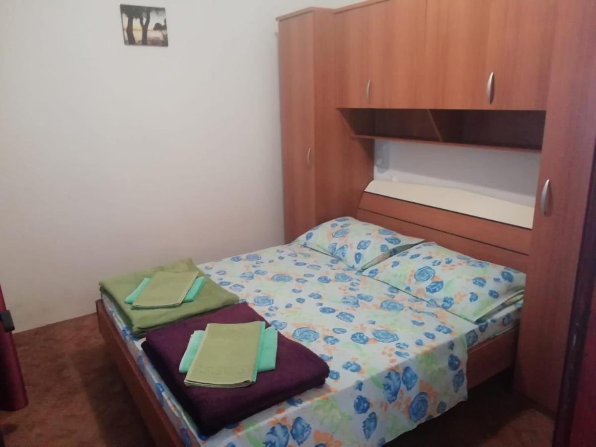 Apartments By The Sea Mandre, Pag - 8655 Kolan Exterior foto