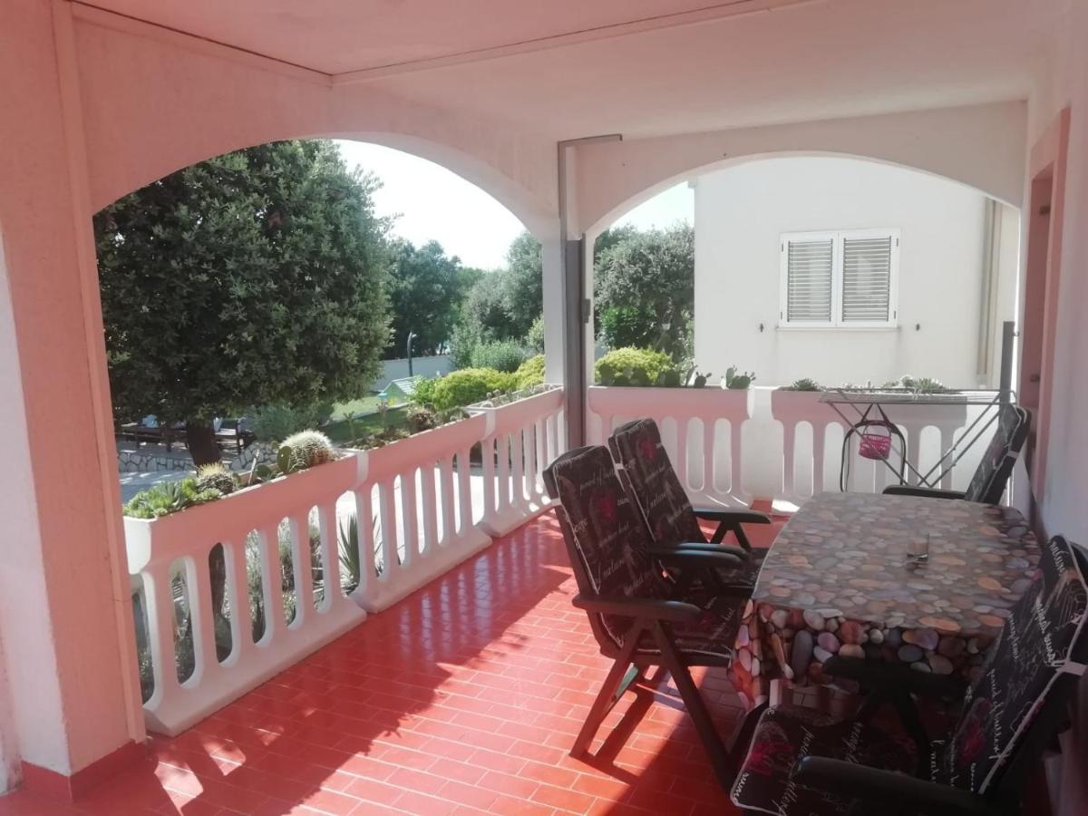 Apartments By The Sea Mandre, Pag - 8655 Kolan Exterior foto