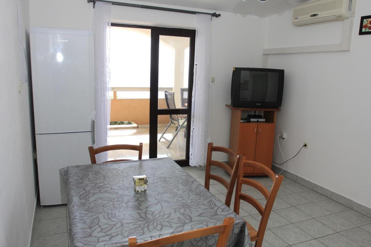 Apartments By The Sea Mandre, Pag - 8655 Kolan Exterior foto