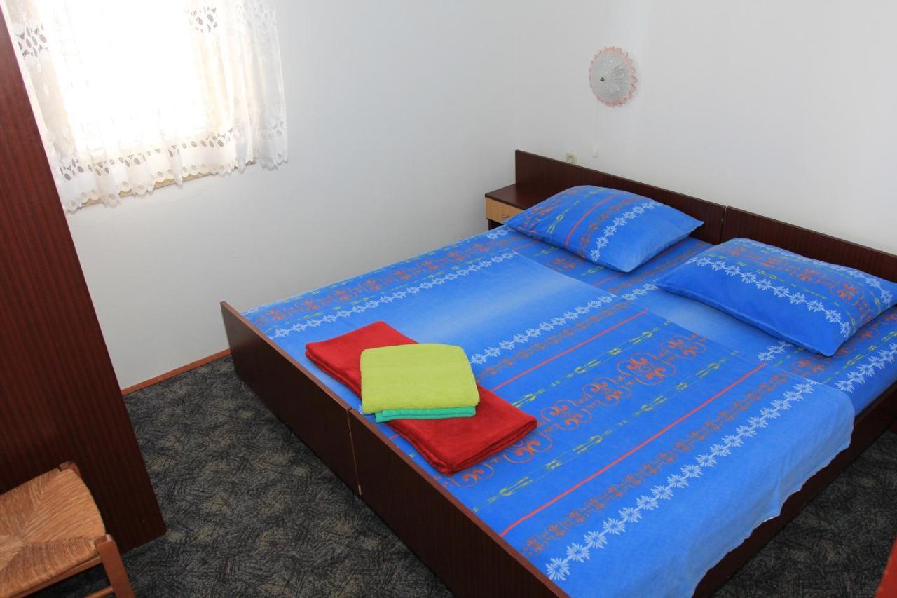 Apartments By The Sea Mandre, Pag - 8655 Kolan Exterior foto